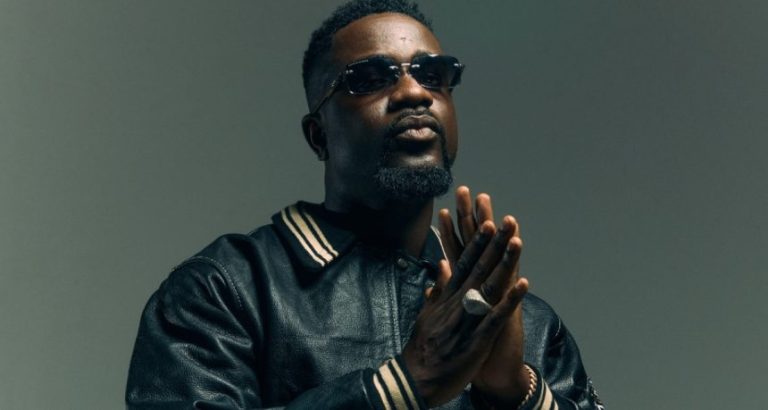 Mahama’s rejection of US health compact earns praise from Sarkodie